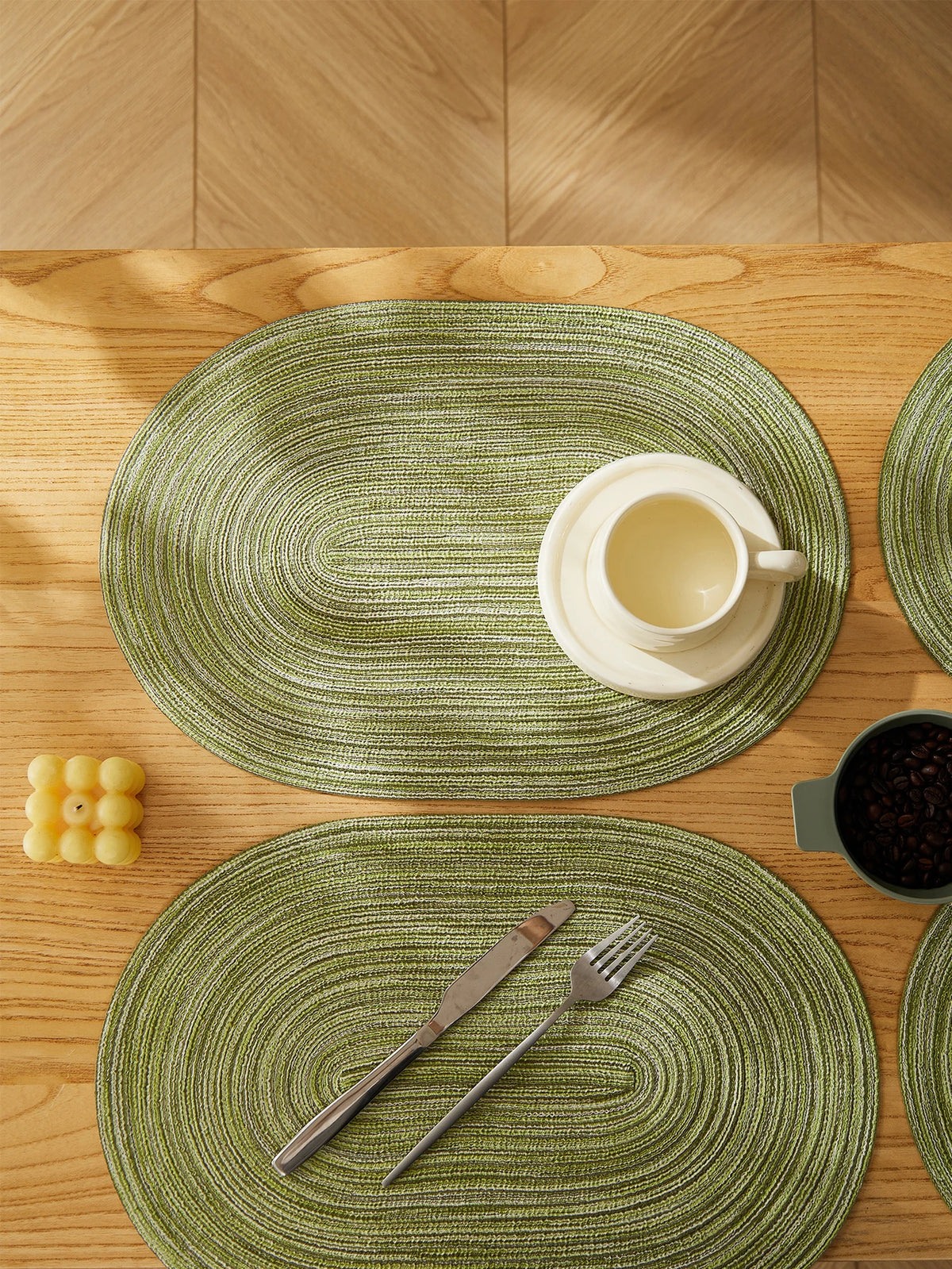 Placemats Set of 4,Heat resistant pad,Place Mat Washable Table Mats for Kitchen Dining Table Mixed Color Non-Slip Place mats