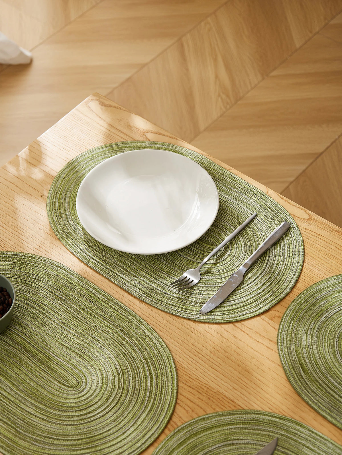 Placemats Set of 4,Heat resistant pad,Place Mat Washable Table Mats for Kitchen Dining Table Mixed Color Non-Slip Place mats