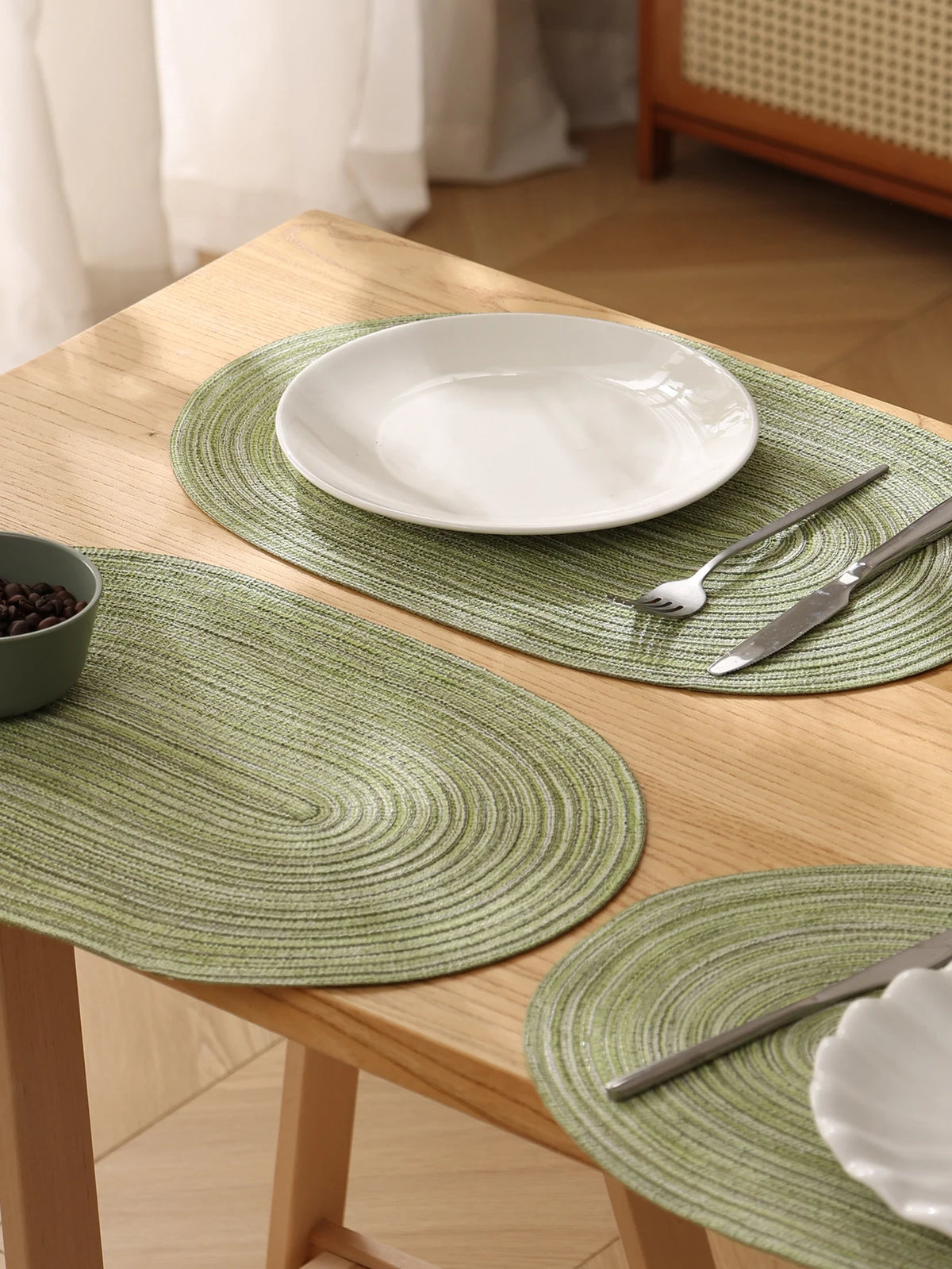 Placemats Set of 4,Heat resistant pad,Place Mat Washable Table Mats for Kitchen Dining Table Mixed Color Non-Slip Place mats